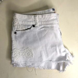 Hot Kiss Cici Short White Jean Fringed Size 13